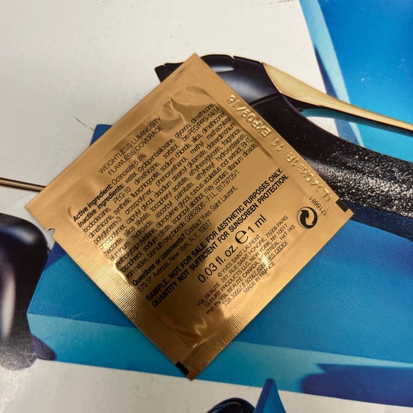 YSL Touche Eclat le Tient Radience Foundation B40 sand new - Picture 2 of 3